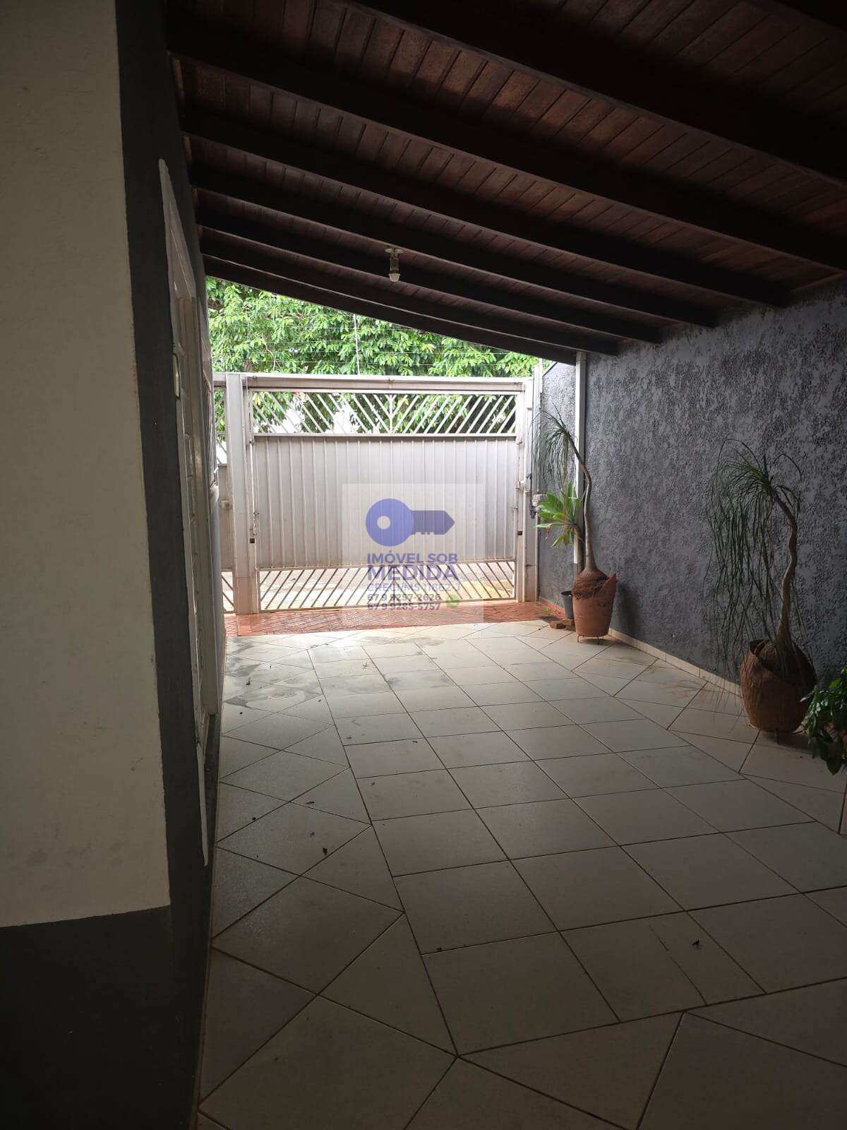  - Casa com amplo quintal no Bairro Tiradentes