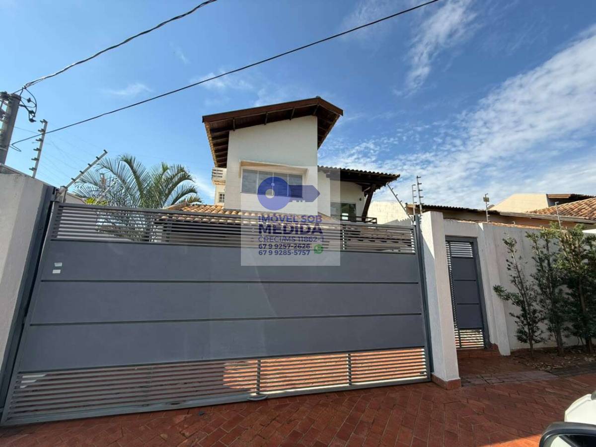 Sobrado à venda com 3 quartos - Carandá Bosque,Campo Grande