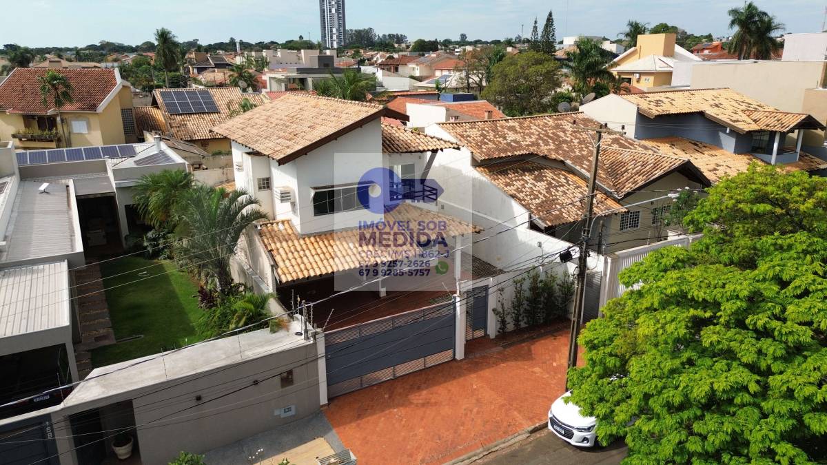 Sobrado à venda com 3 quartos - Carandá Bosque,Campo Grande