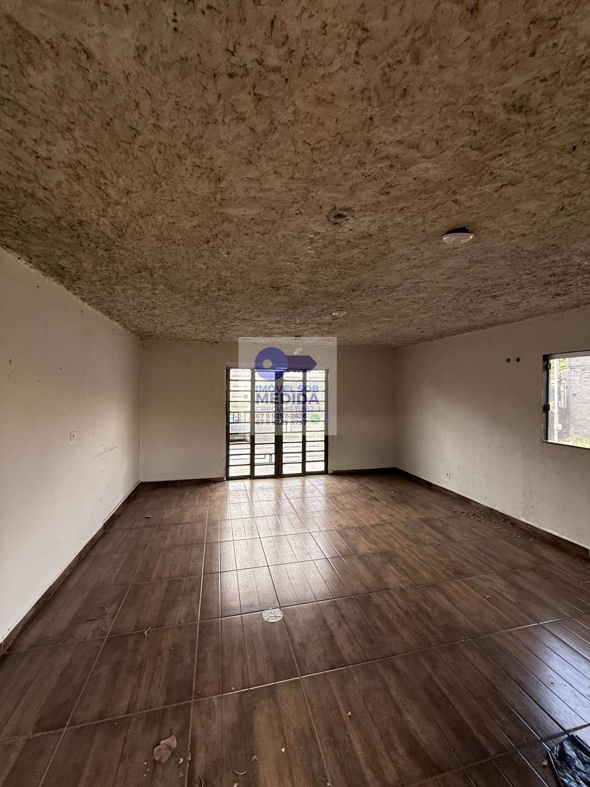  - Oportunidade Única no Monte Castelo: Imóvel Residencial e Comercial em Terreno Amplo!